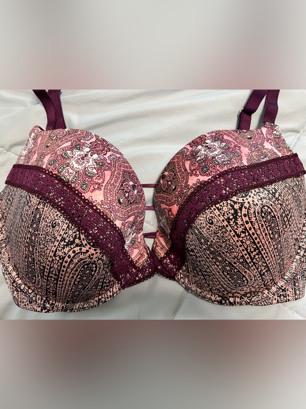 NWT Victoria’s Secret Front Clasp Very Sexy Push-Up Paisley Lace Trim Bra